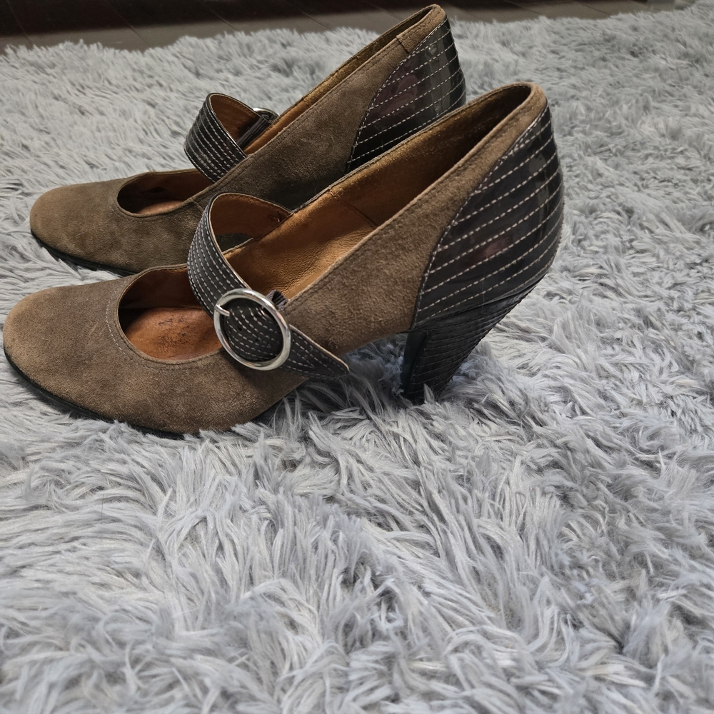 Sofft Brown and Black Heels